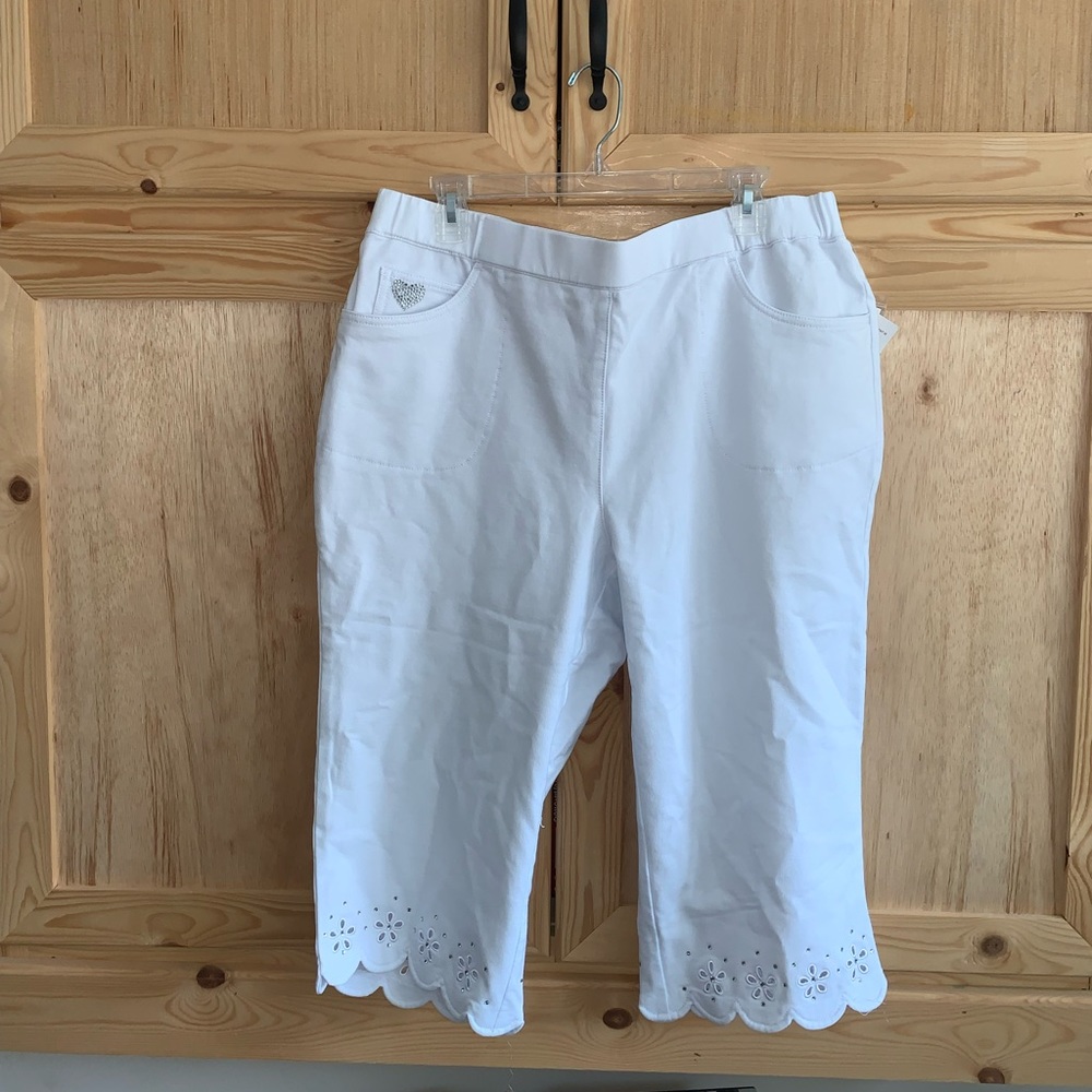 Quacker Factory White Cropped Pants